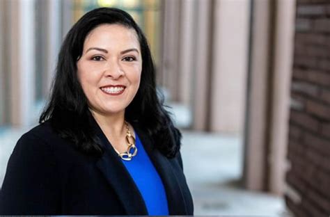 Latinas contribute $1.3 trillion to U.S. economy, report says .